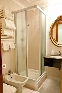Raeli Archimede Hotel